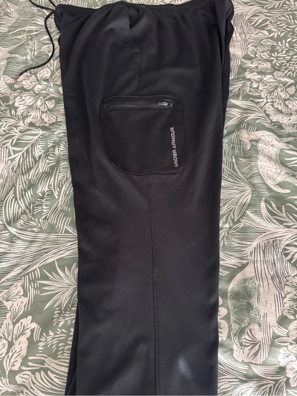 Under Armour Black sweatpants with Logo Accent